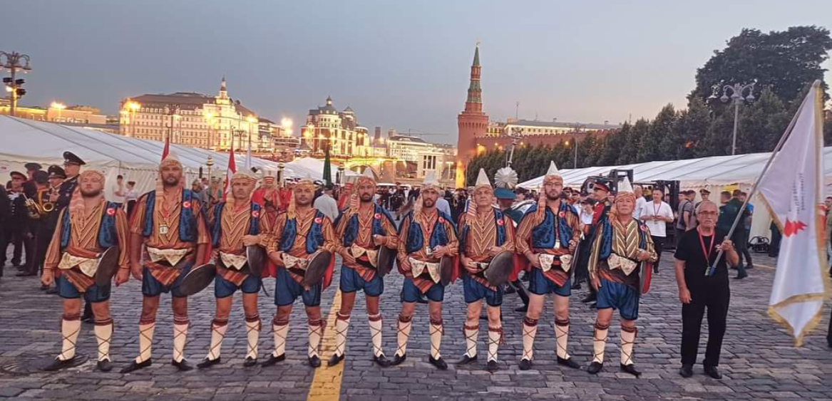 TÜRKİYE (BURSA USTALAR KILIÇ KALKAN FOLKLOR DERNEĞİ) AÇILIŞ GÖSTERİSİ