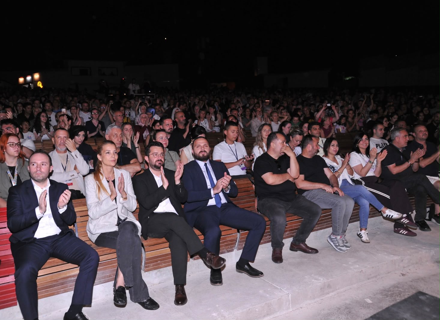 Altın Karagöz'de ikinci gece görsel şölene dönüştü 