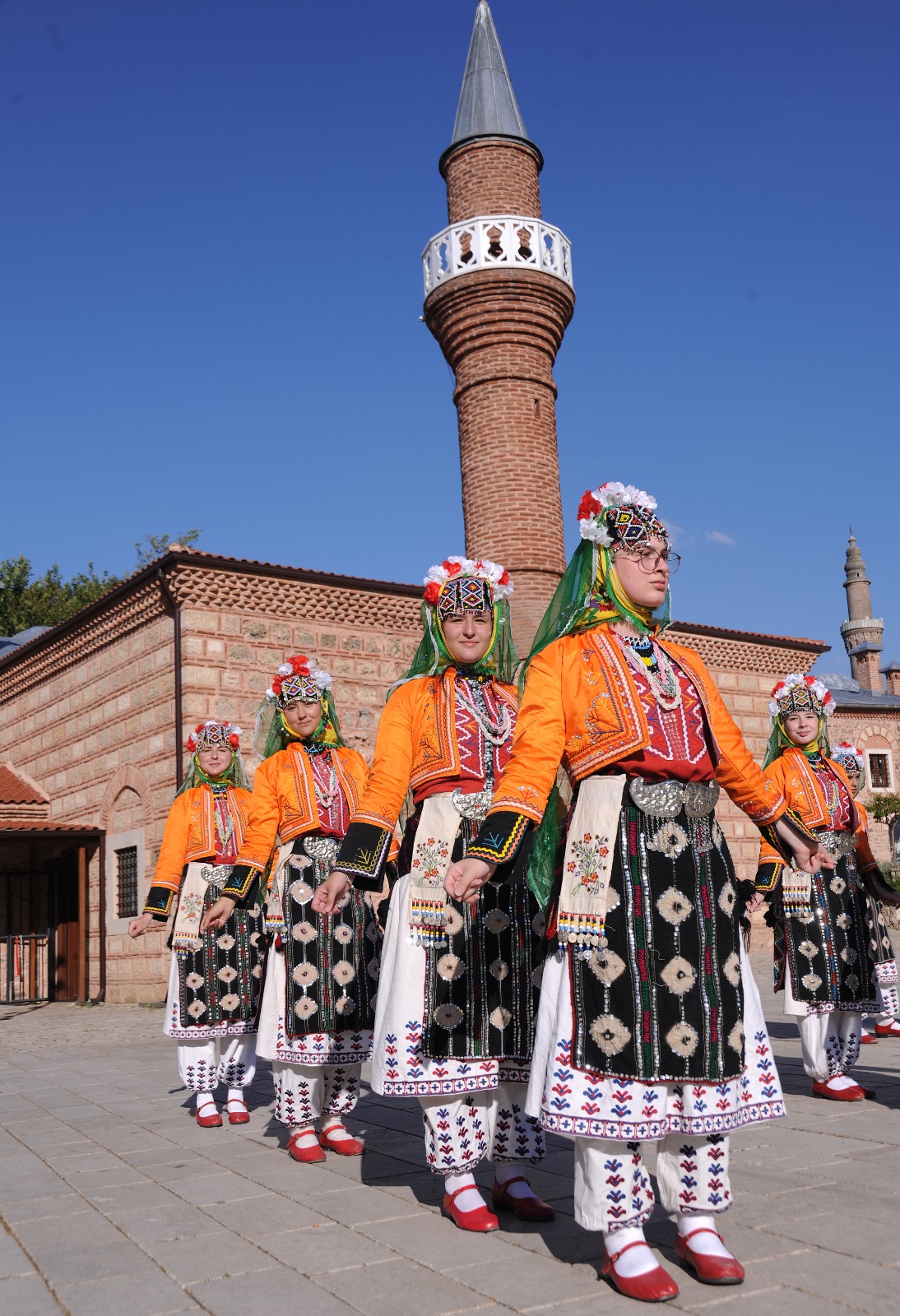 Halk Danslarının Ritmi Tarihin Kalbinde Yankılandı