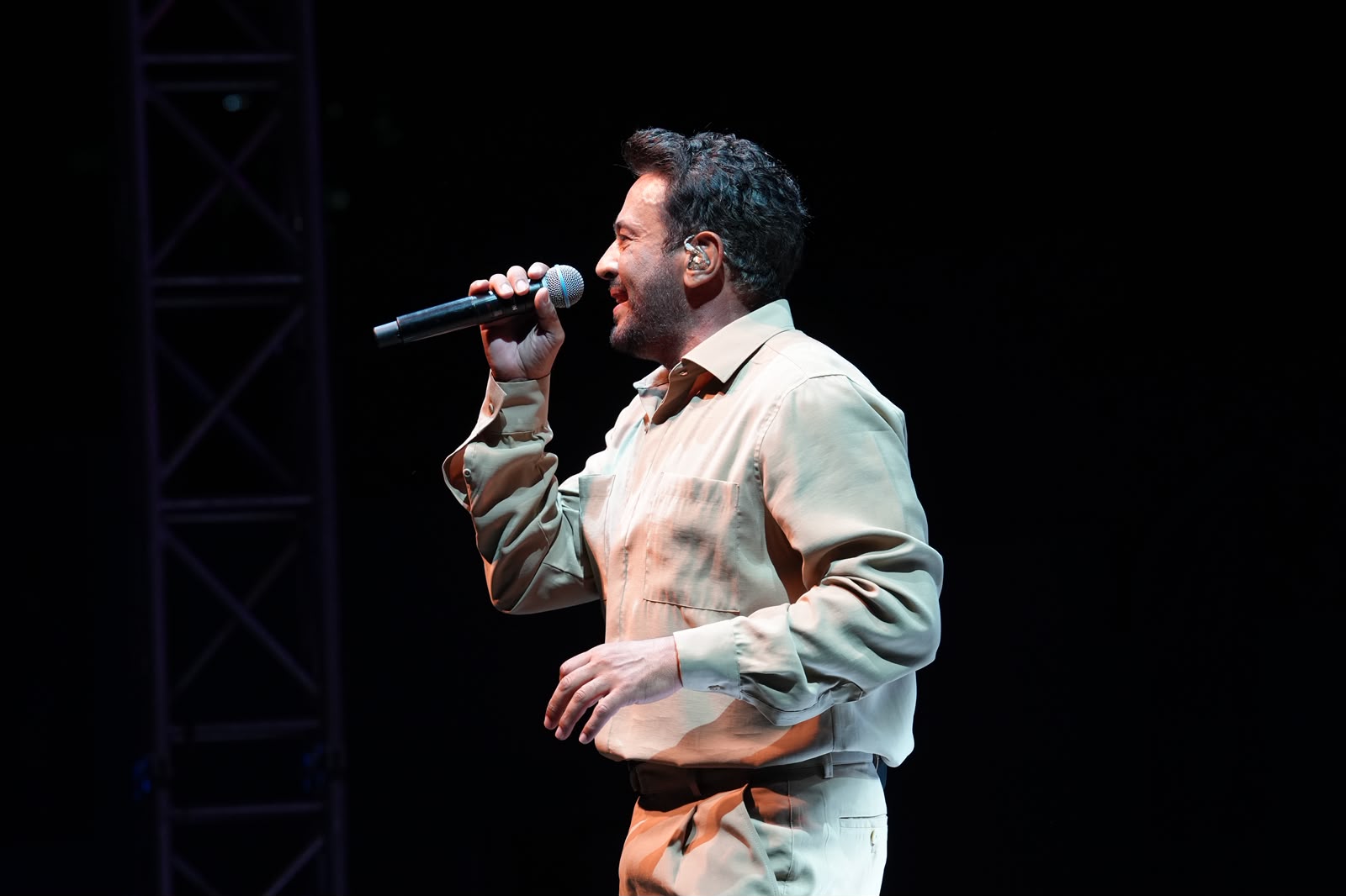 Emre Altuğ'dan müzik dolu gece