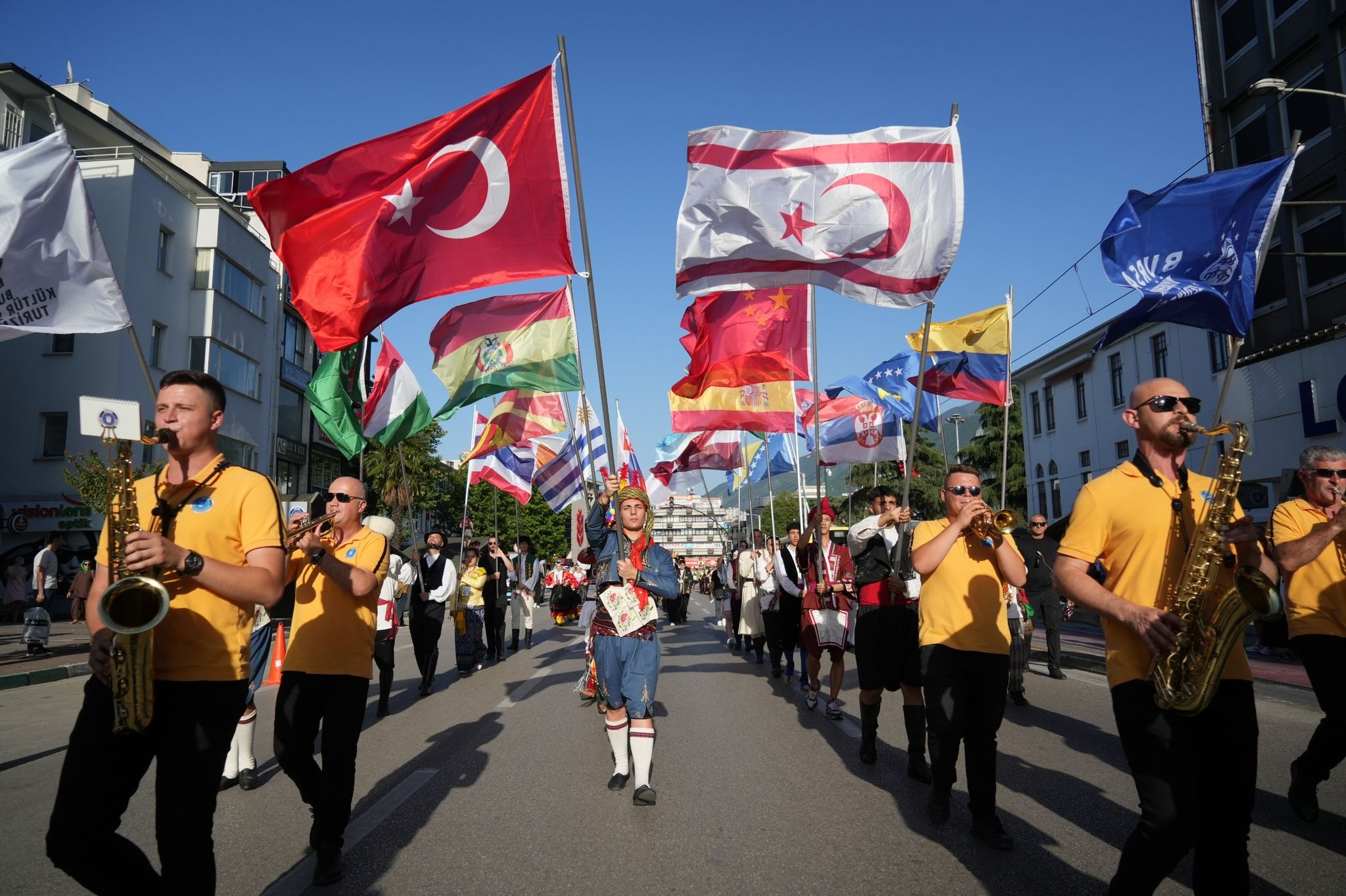 Altın Karagöz’den dünyaya barış ve kardeşlik mesajı